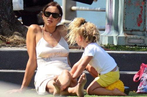 伊莲娜真露凸点照片,镜头下的绝美凸点风采